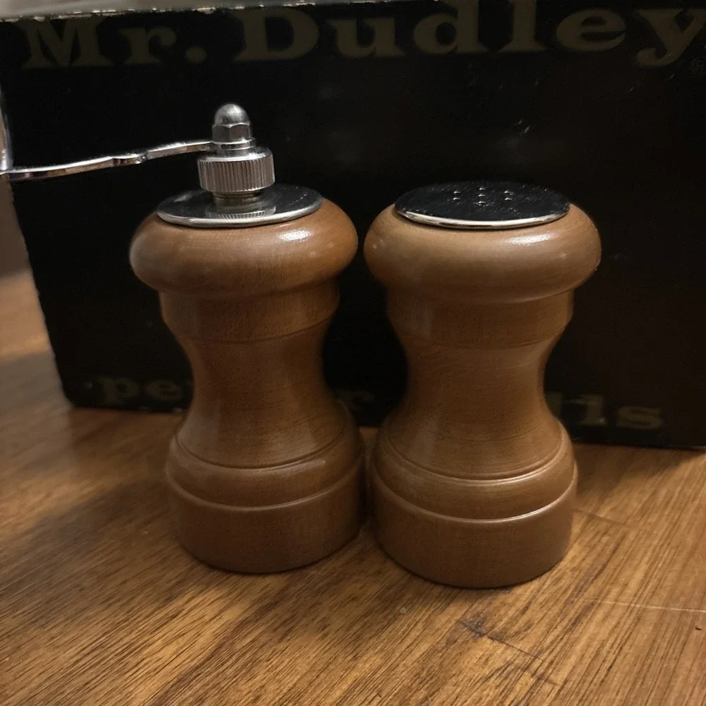 Vintage Mr. Dudley Maple Wood Pepper Mill And Salt Shaker Set In Original‎ Box